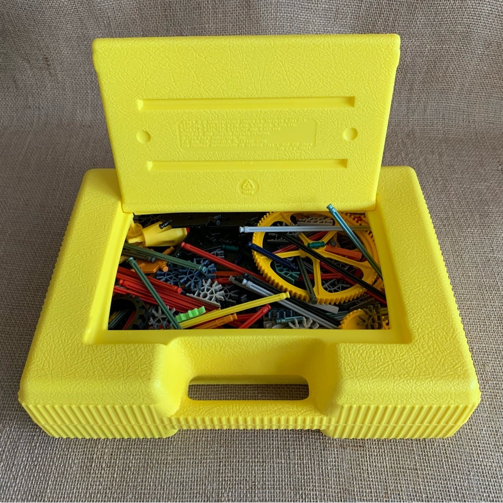 K”NEX Building Set 500+ Pieces Wheels Rods Connectors & More w/ Storage Case